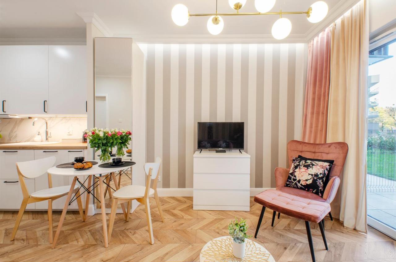 Sky Home- Rose Apartament -Manufaktura, Bezplatny Parking, Klima, Dostep Na Kod Лодзь Екстер'єр фото